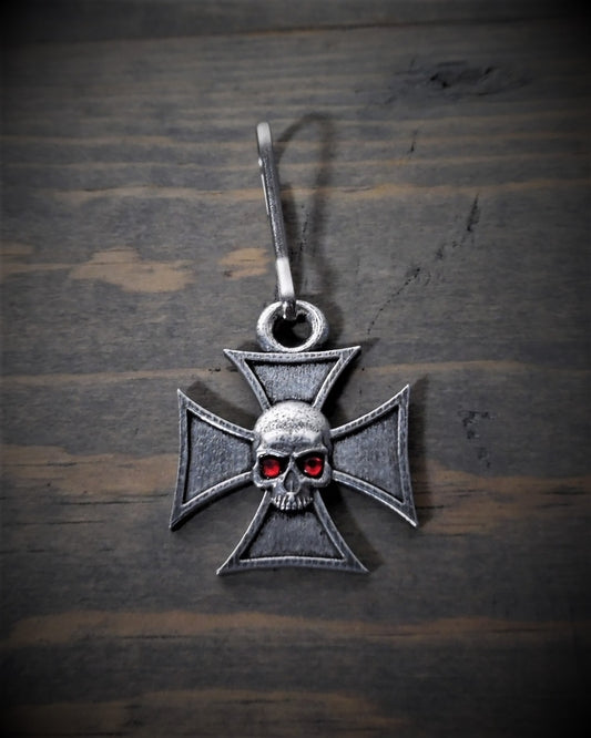 BZP-33 Maltese Cross Skull Diamond Zipper Pull